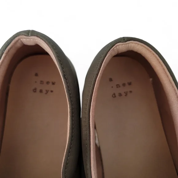 A New Day Quilted Slip Ons - Picture 3 of 5